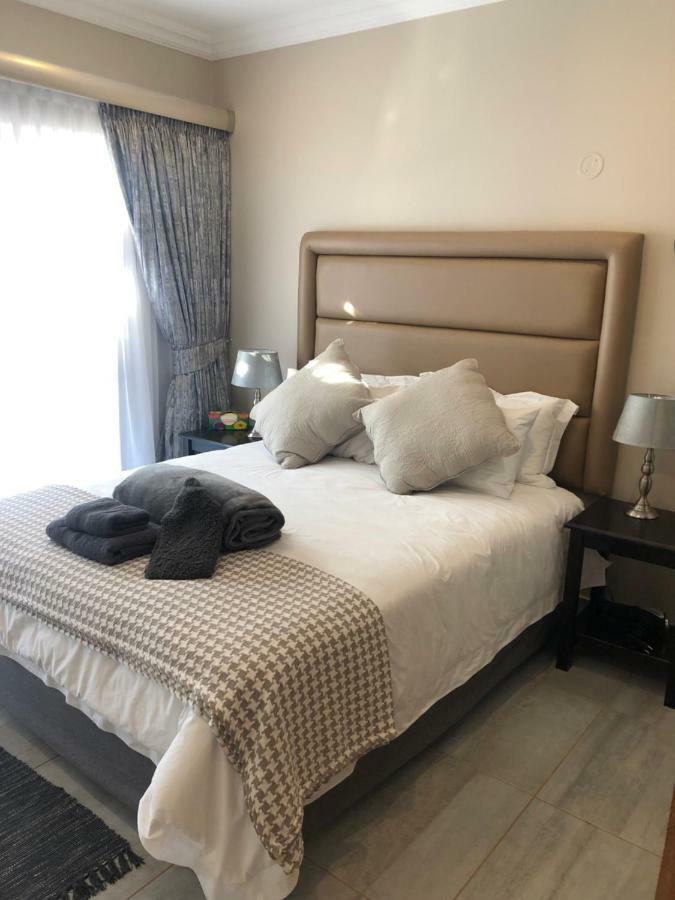 6 On Acacia Bed & Breakfast Johannesburg Eksteriør bilde